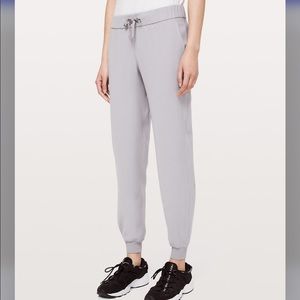 Lululemon on the fly jogger